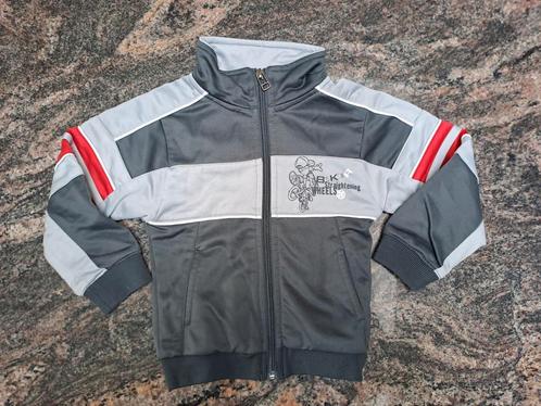 Mt 92 Grijs rood trainingsvestje biker, Kinderen en Baby's, Kinderkleding | Maat 92, Gebruikt, Jongen, Trui of Vest, Ophalen of Verzenden