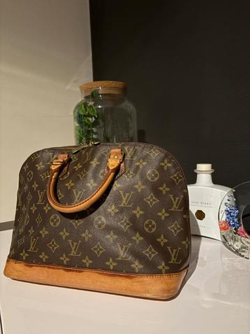 Louis Vuitton Alma handtas beschikbaar voor biedingen
