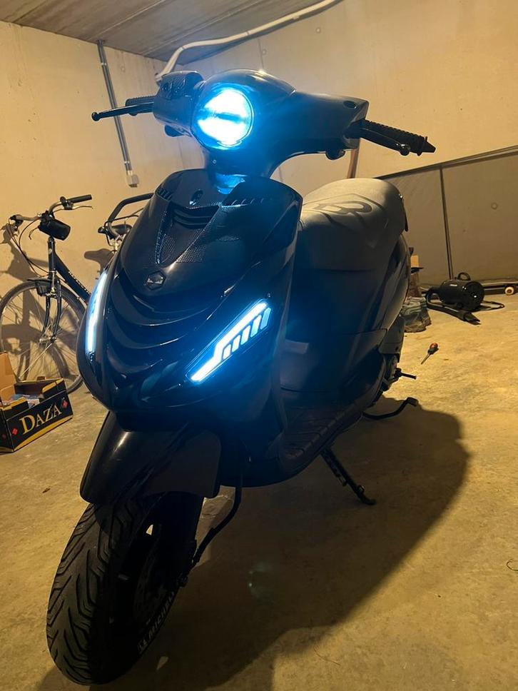 Piaggio zip 4t b klasse, Fietsen en Brommers, Scooters | Piaggio, Zo goed als nieuw, Zip, Klasse B (45 km/u), Ophalen