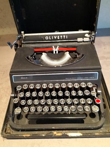 Machine à écrire ancienne Olivetti vintage année 50/60