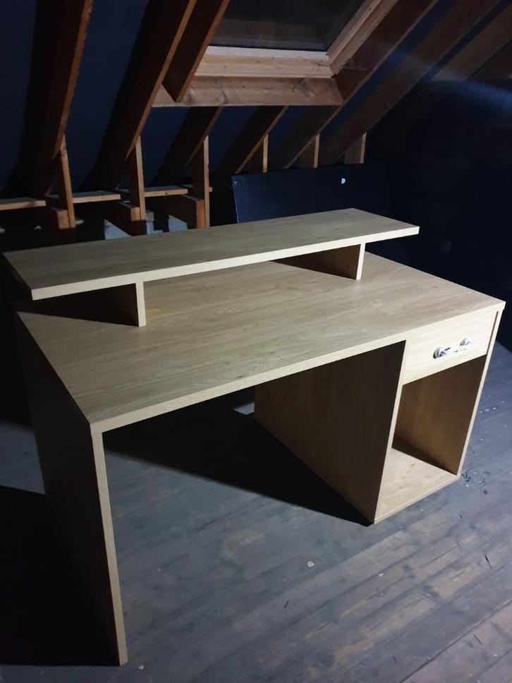 Bureau in lichte eik, Huis en Inrichting, Bureaus, Zo goed als nieuw, Bureau, Ophalen