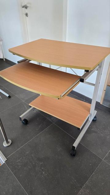 Printercomputertafel beschikbaar voor biedingen