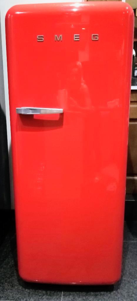 SMEG Koelkast met vriesvak, Elektronische apparatuur, Koelkasten en IJskasten, Zo goed als nieuw, Met vriesvak, 200 liter of meer