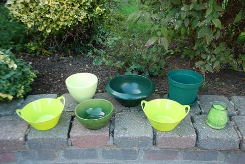 Lot de vasques, cache-pots verts en terre cuite, plastique e, Jardin & Terrasse, Pots de fleurs, Utilisé, Intérieur, Balcon, Jardin