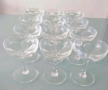 Saint Louis Bristol 12 coupes à champagne signées, cristal, Verzamelen, Glas en Drinkglazen, Zo goed als nieuw, Ophalen of Verzenden