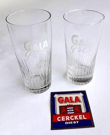 Set van twee glazen en etiket van Gala Pils Diest