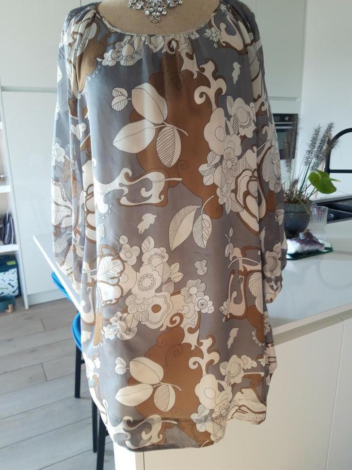 Designer jurk van Deense wilde zijde / mt 38-40/ €35 nu €25, Vêtements | Femmes, Robes, Comme neuf, Taille 36 (S), Gris, Enlèvement ou Envoi