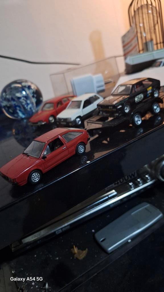 Set van 2 VW Scirocco mk2 & mk1 + 1/43 kettingbladen., Hobby en Vrije tijd, Modelauto's | 1:18, Gebruikt, Auto, Overige merken