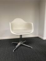 Vitra Eames Chair DAL (nieuwprijs €915), Grijs, Kunststof, Design, Zo goed als nieuw