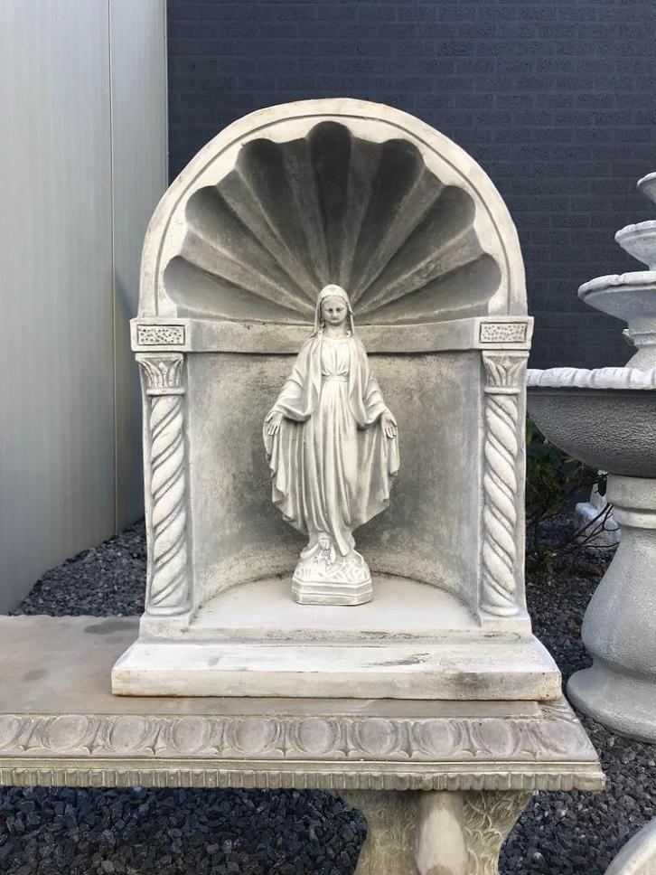 Beeld Maria in een kapel, om te bidden, Mariakapel, Tuin en Terras, Tuinbeelden, Mensenbeeld, Steen, Ophalen of Verzenden