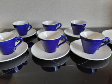 6 tasses & 9 sous-tasses 'bleu & blanc' Salins France