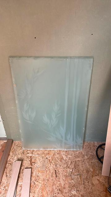 2x glas met tekening uit antieke deuren beschikbaar voor biedingen
