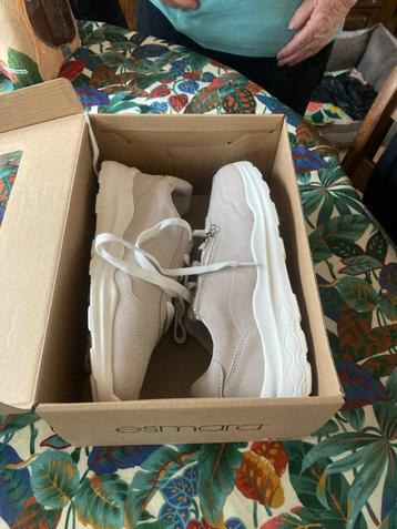 Schoenen dames beschikbaar voor biedingen