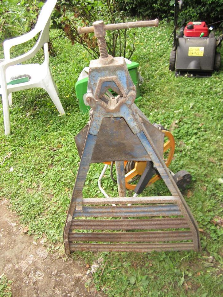 ETAU DE TUBE SUR TREPIED, Doe-het-zelf en Bouw, Gereedschap | Handgereedschap, Gebruikt, Ophalen