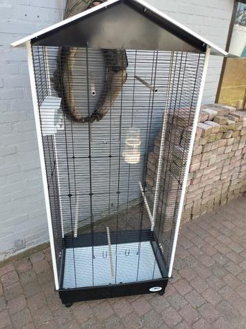 Vogelkooi  beschikbaar voor biedingen
