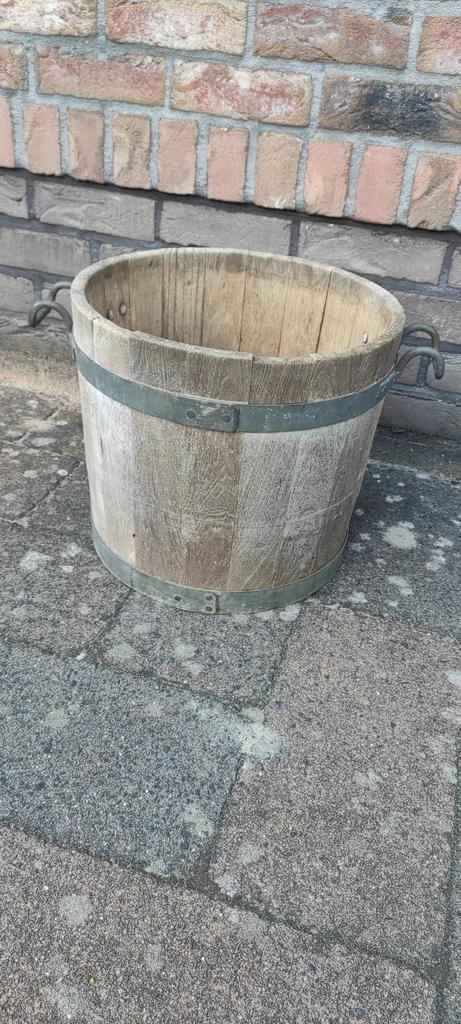 Boîte à fleurs : ancien tonneau en chêne d'origine. Idéal po, Jardin & Terrasse, Bacs à fleurs & Jardinières, Comme neuf, Enlèvement ou Envoi