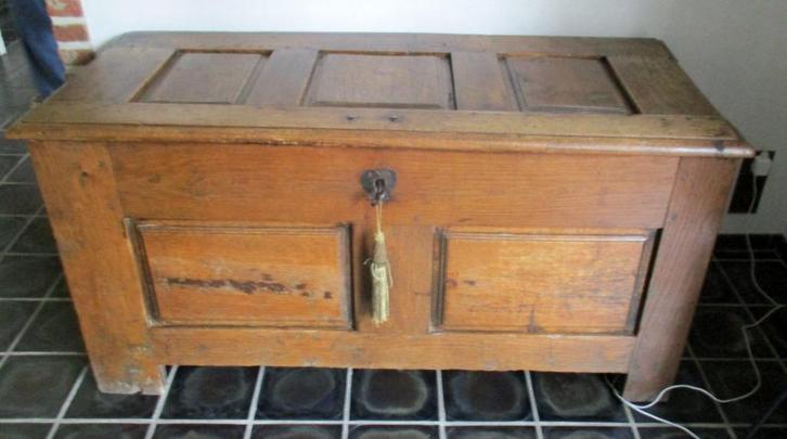 Oude dekenkist , Circa 1700, Antiek en Kunst, Antiek | Meubels | Kasten, Ophalen