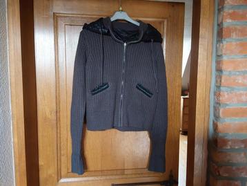 Kaki en zwart vest/jas, wol en polyester
M/L beschikbaar voor biedingen