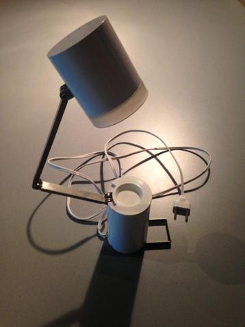 Lampe de table design année 70 beschikbaar voor biedingen