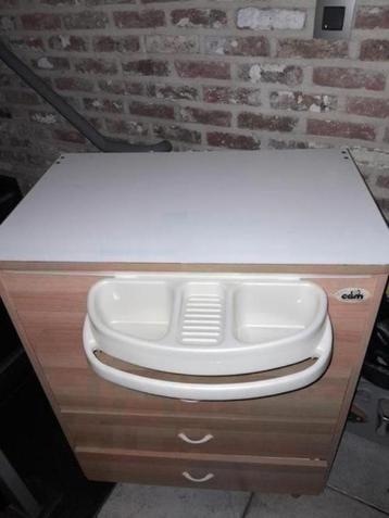 Armoire pour bébé avec baignoire pour bébé