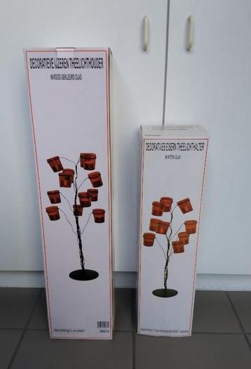 2 nieuwe Theelichthouders met rode glaasjes beschikbaar voor biedingen