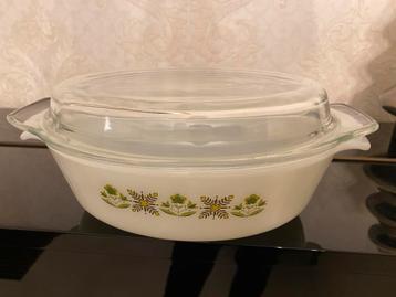 Vintage ovenschotel. Kom en deksel beschikbaar voor biedingen