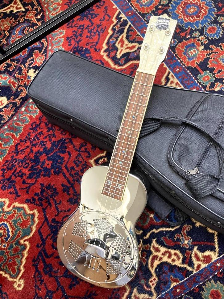 Resonator ukulele van Recording King (RU-998), met koffer, Muziek en Instrumenten, Snaarinstrumenten | Overige, Gebruikt, Ukelele