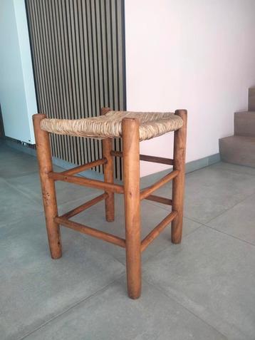 Vintage houten krukje tabouret stoom rieten zitting  beschikbaar voor biedingen