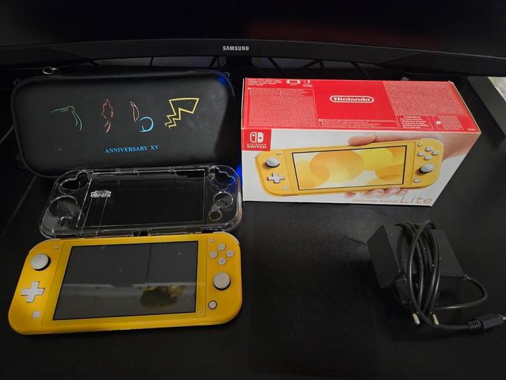 Nintendo Switch Lite Très bon état, Games en Spelcomputers, Spelcomputers | Nintendo Switch Lite, Zo goed als nieuw, Geel, Met beschermhoes of tas