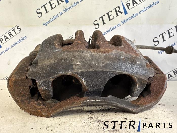 Etrier de frein (pince) avant droit d'un Mercedes Vito, Autos : Pièces & Accessoires, Freins & Transmission, Mercedes-Benz, Utilisé