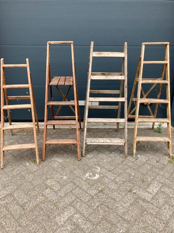 Mooie oude houten trapjes in topstaat ,nu 35 euro per stuk beschikbaar voor biedingen
