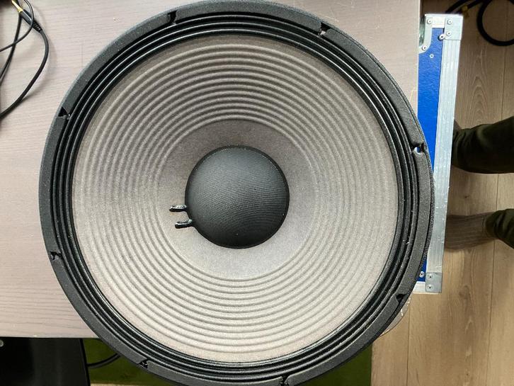 JBL 2226HPL, Audio, Tv en Foto, Luidsprekerboxen, Gebruikt, Subwoofer, 60 tot 120 watt, JBL, Ophalen of Verzenden