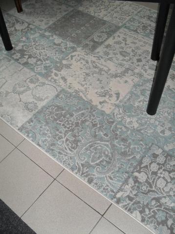 Patchwork tapijt beschikbaar voor biedingen