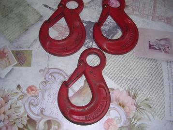 Hijshaken beschikbaar voor biedingen