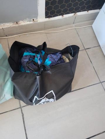 Barbies poppenspeelgoedetui (om weg te geven) beschikbaar voor biedingen