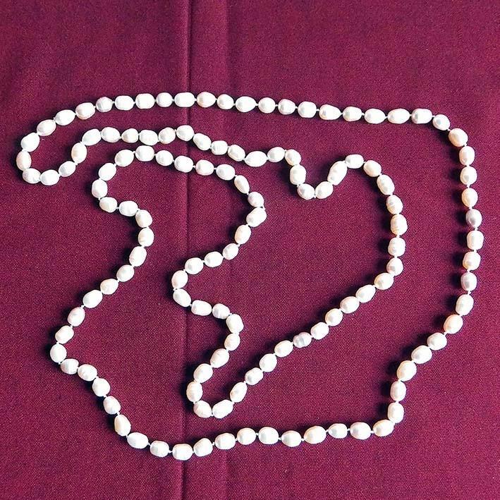 Extra Lang Zoetwater Parelcollier., Bijoux, Sacs & Beauté, Colliers, Utilisé, Beige, Enlèvement ou Envoi