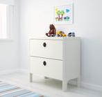 Te koop: IKEA BUSUNGE ladekast wit (80x40x75 cm), Kinderen en Baby's, Kinderkamer | Commodes en Kasten, Ophalen, Gebruikt