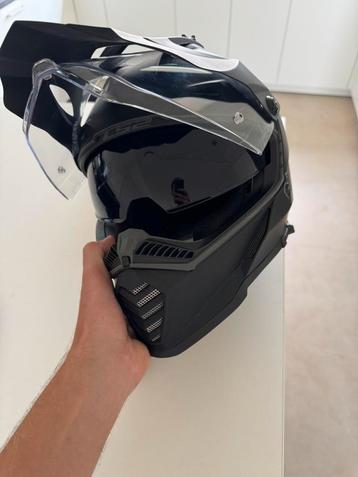 Motorhelm + zonnebril beschikbaar voor biedingen