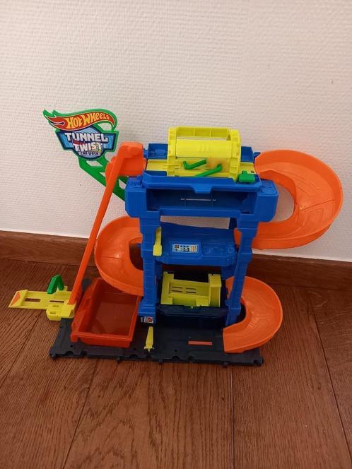 Racebaan/station Hot wheels, Kinderen en Baby's, Speelgoed | Racebanen, Zo goed als nieuw, Racebaan, Handmatig, Hot Wheels, Ophalen