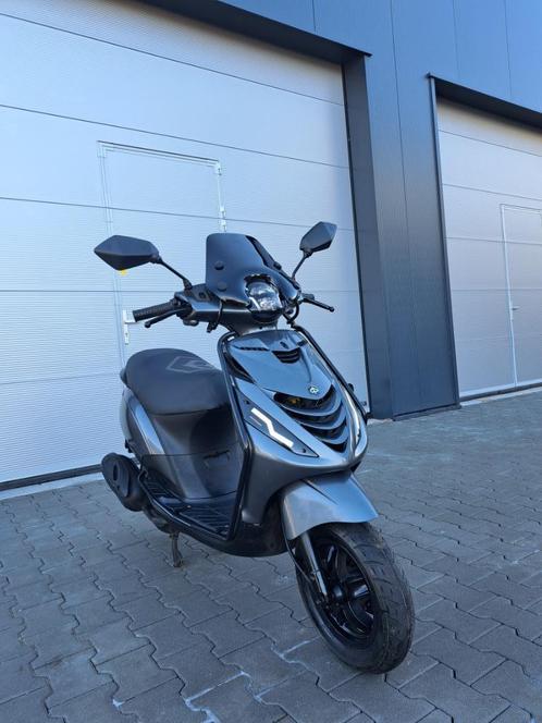 Piaggio Zip 4-Takt Scooter Argaat Grijs LED (Klasse B & A), Fietsen en Brommers, Scooters | Overige merken, Zo goed als nieuw