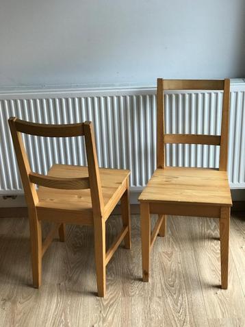 Deux chaises bois beschikbaar voor biedingen