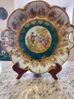 Très jolie assiette avec anses en fine porcelaine, Antiquités & Art, Enlèvement