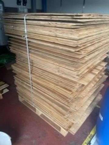 gratis triplex platen beschikbaar voor biedingen