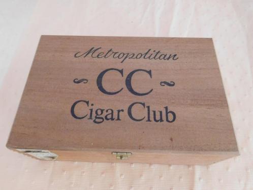 Boîte à cigares Métropolitan Cigar Club, Collections, Articles de fumeurs, Briquets & Boîtes d'allumettes, Comme neuf, Boîtes ou marques d'allumettes