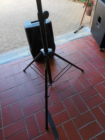 2 st jb 10 euro +allerlei kabels +statieven(+150 kg) beschikbaar voor biedingen