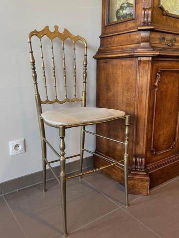 2 koperen stoelen beschikbaar voor biedingen