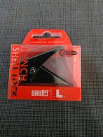 One80 L flight shell lock puncher, Sport en Fitness, Darts, Ophalen, Zo goed als nieuw