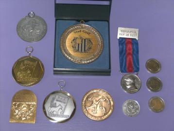 Lot van 11 penningen. beschikbaar voor biedingen