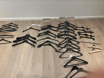 Gratis kledinghangers  beschikbaar voor biedingen