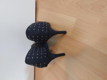 Chaussures à talons .  beschikbaar voor biedingen